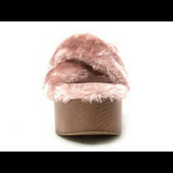 MAUVE FAUX FUR PLATFORM SANDAL - Picture 2 of 6